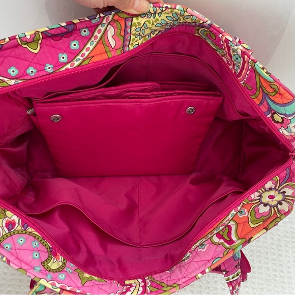 Almost new Vera Bradley : Pink paisley, diaper bag and changing mat - Picture 2 of 8